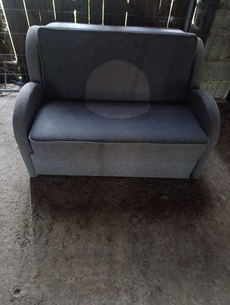Sofa  dwu  osobowa