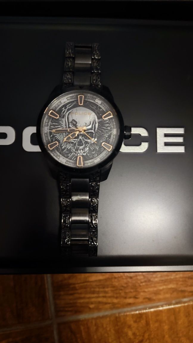 Relógio police caveira