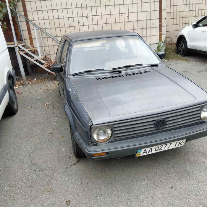 Машина Volkswagen golf