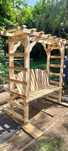 Pergola ogrodowa z siedziskiem