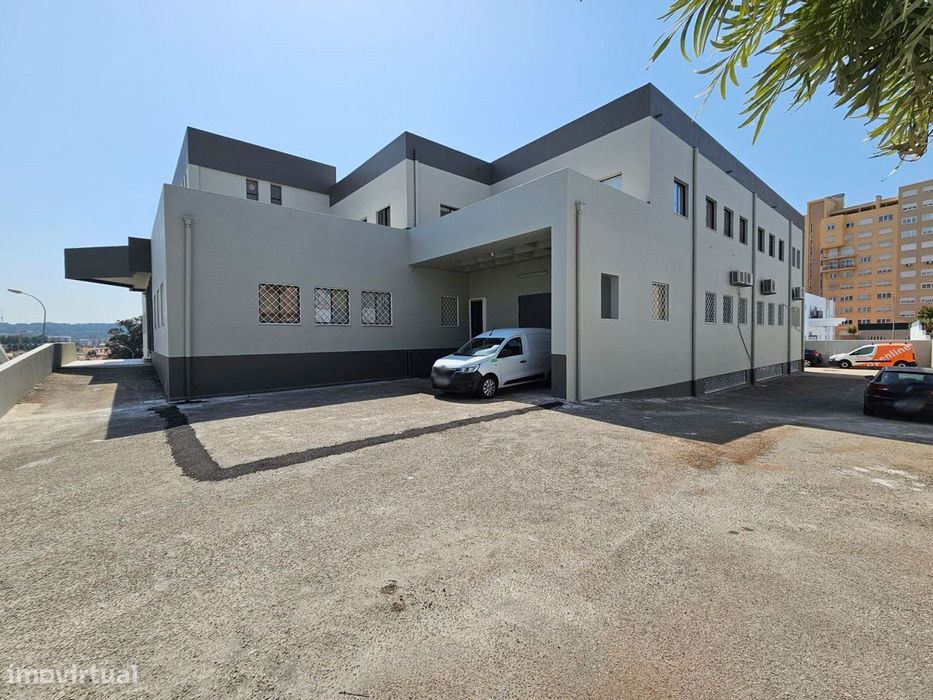 Escritório Venda Carnaxide | 290 m2 | 10 Lug. Estacionamento