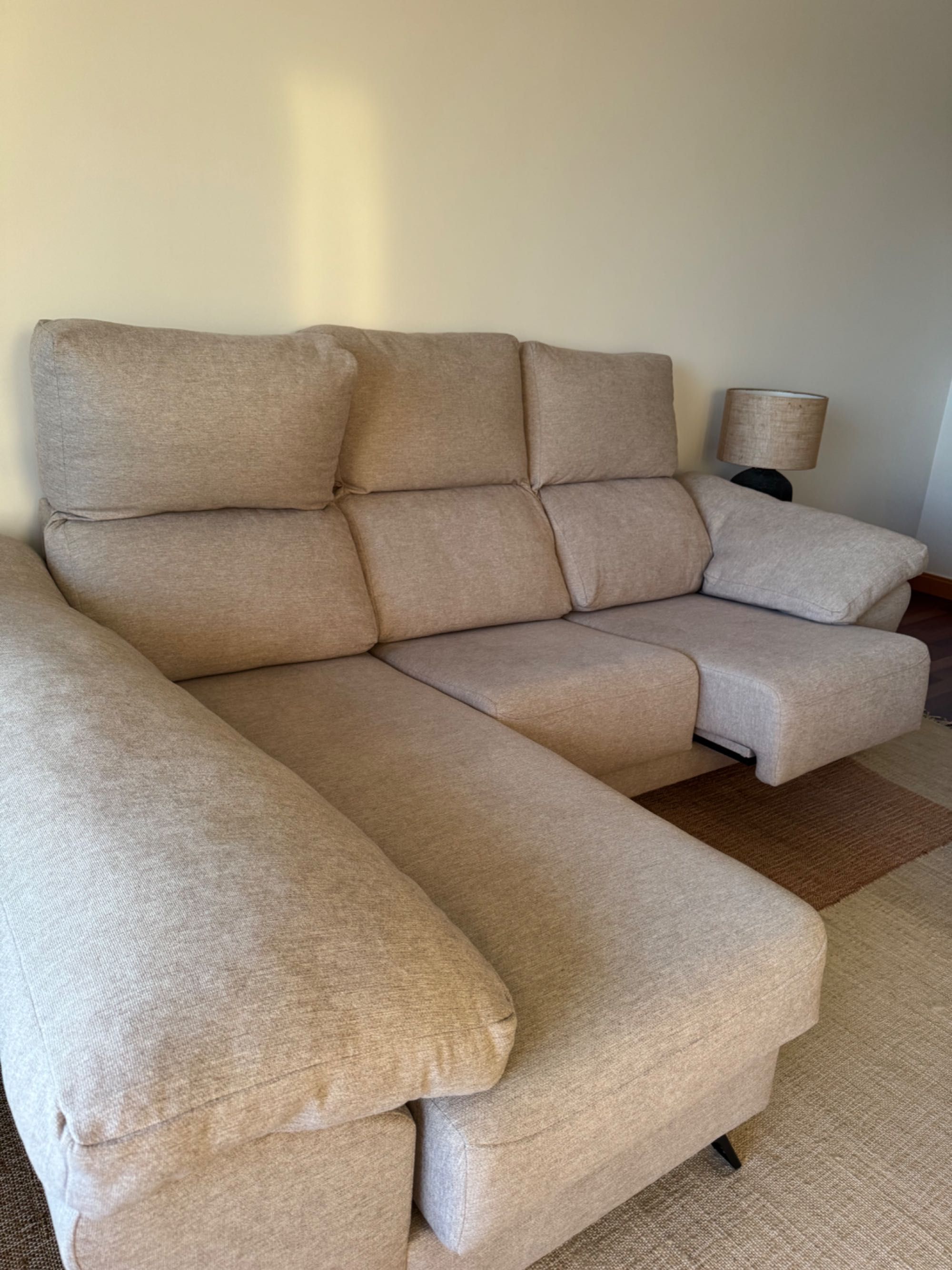 Sofá de 3 lugares com chaise longue