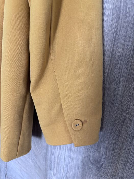Стильний піджак гірчичного кольору