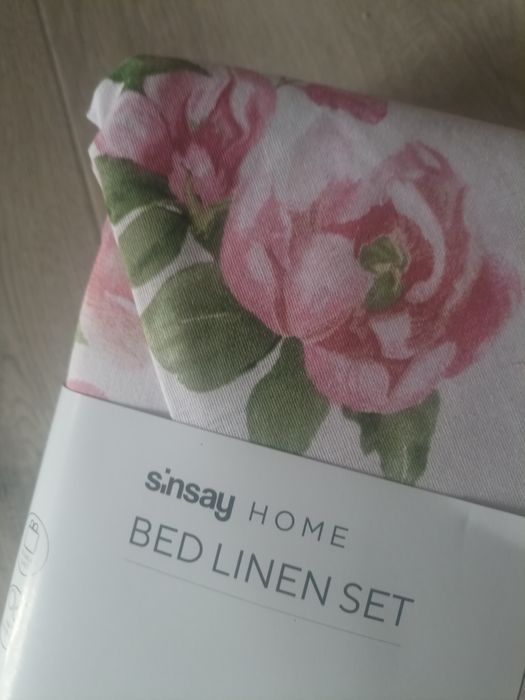 Posciel w róże z bawełny SINSAY 220/200cm komplet pościeli w kwiaty