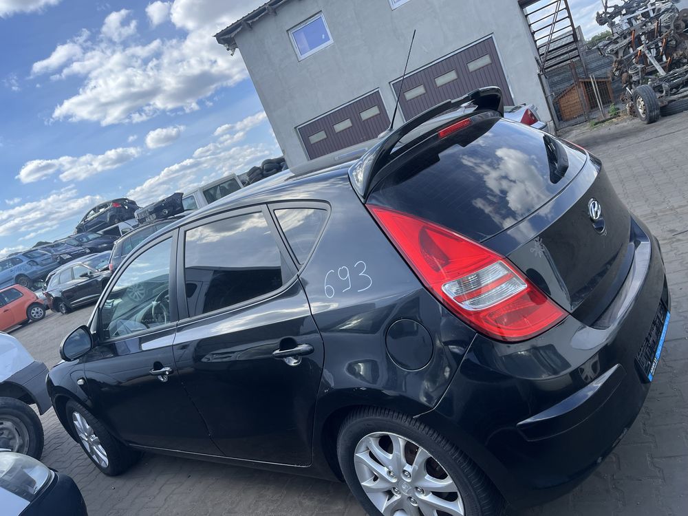 Błotnik Lewy przód Hyundai I30 9F