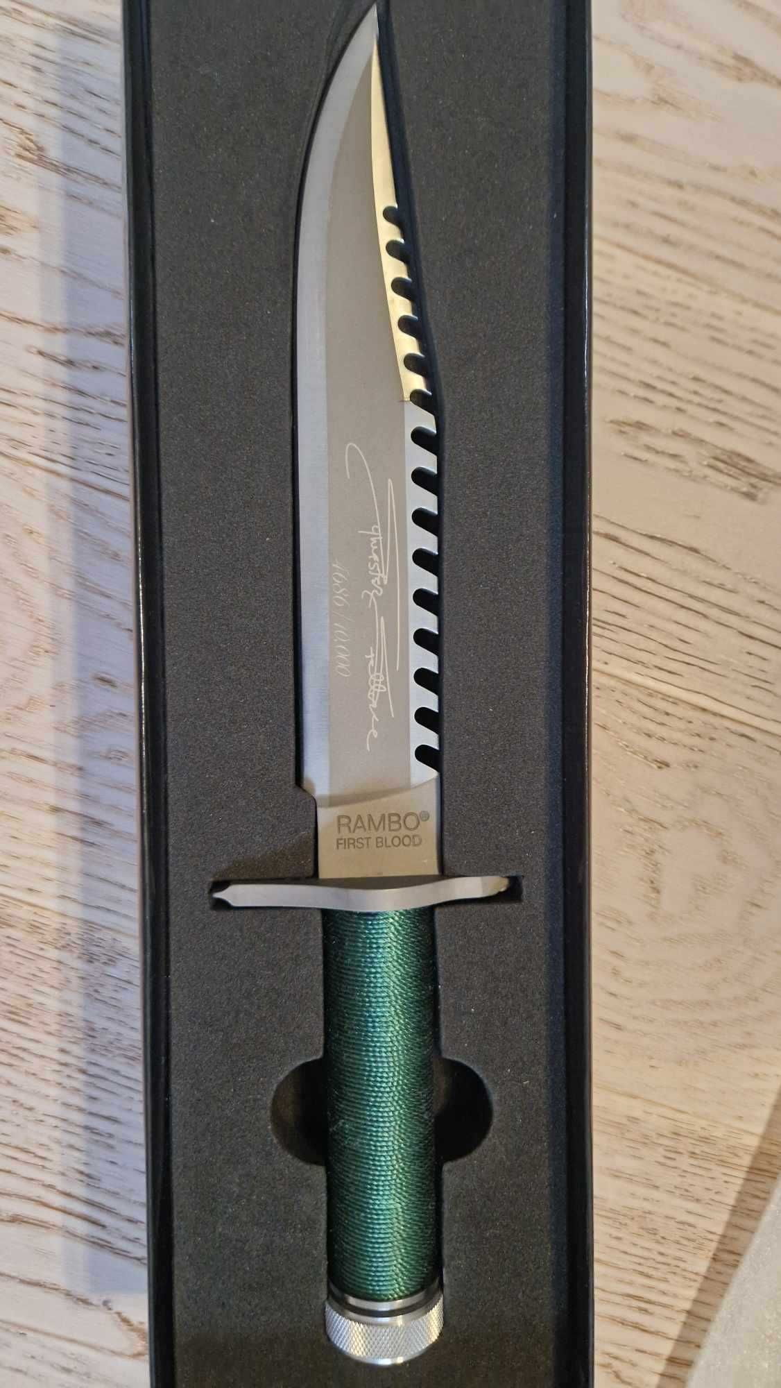 Nóż Rambo z grawerunkiem podpisu Sylvestra Stallone, limitowana edycja