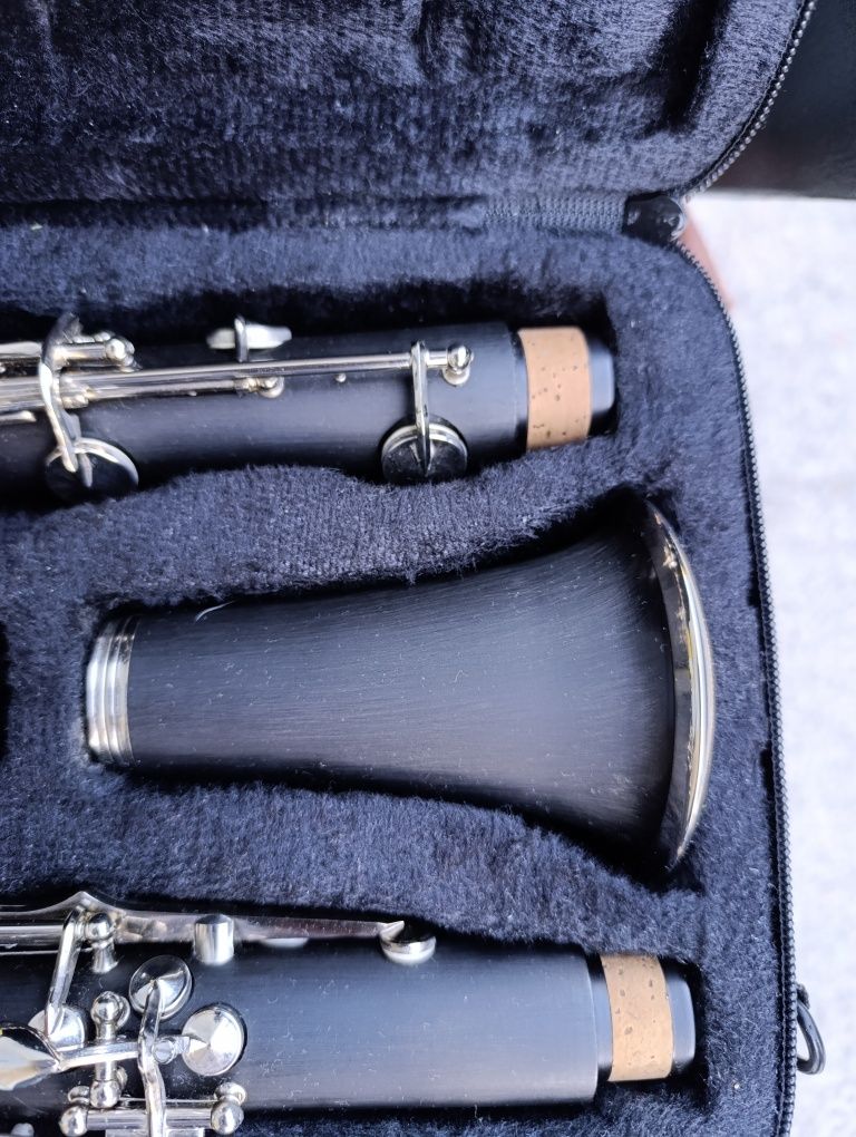 Vendo clarinete com muito pouco uso