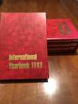 Livros em língua inglesa - International year book de 1989 a 1993