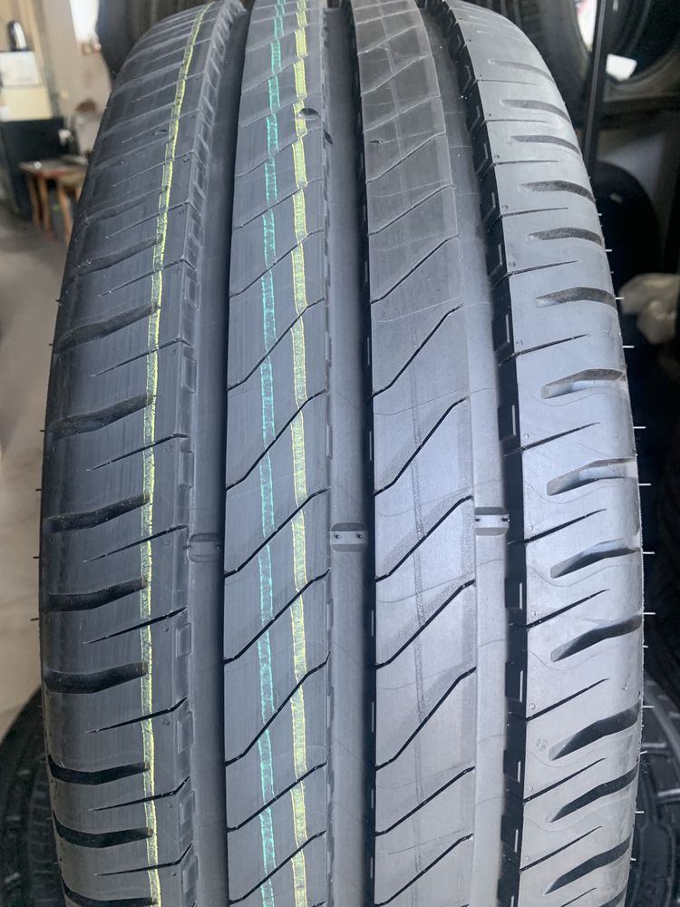 Комплект літніх шин 215/65/16с 106/104Т Michelin AGILIS 3