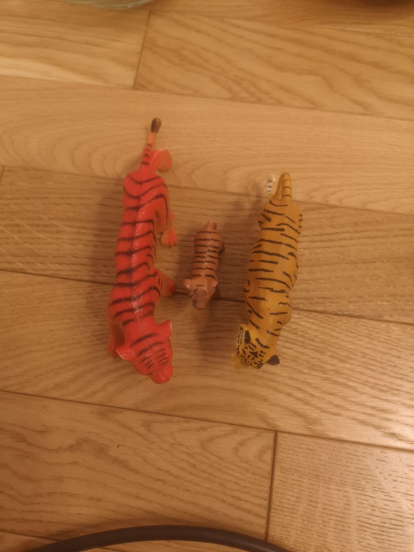 Figurki tygrysów