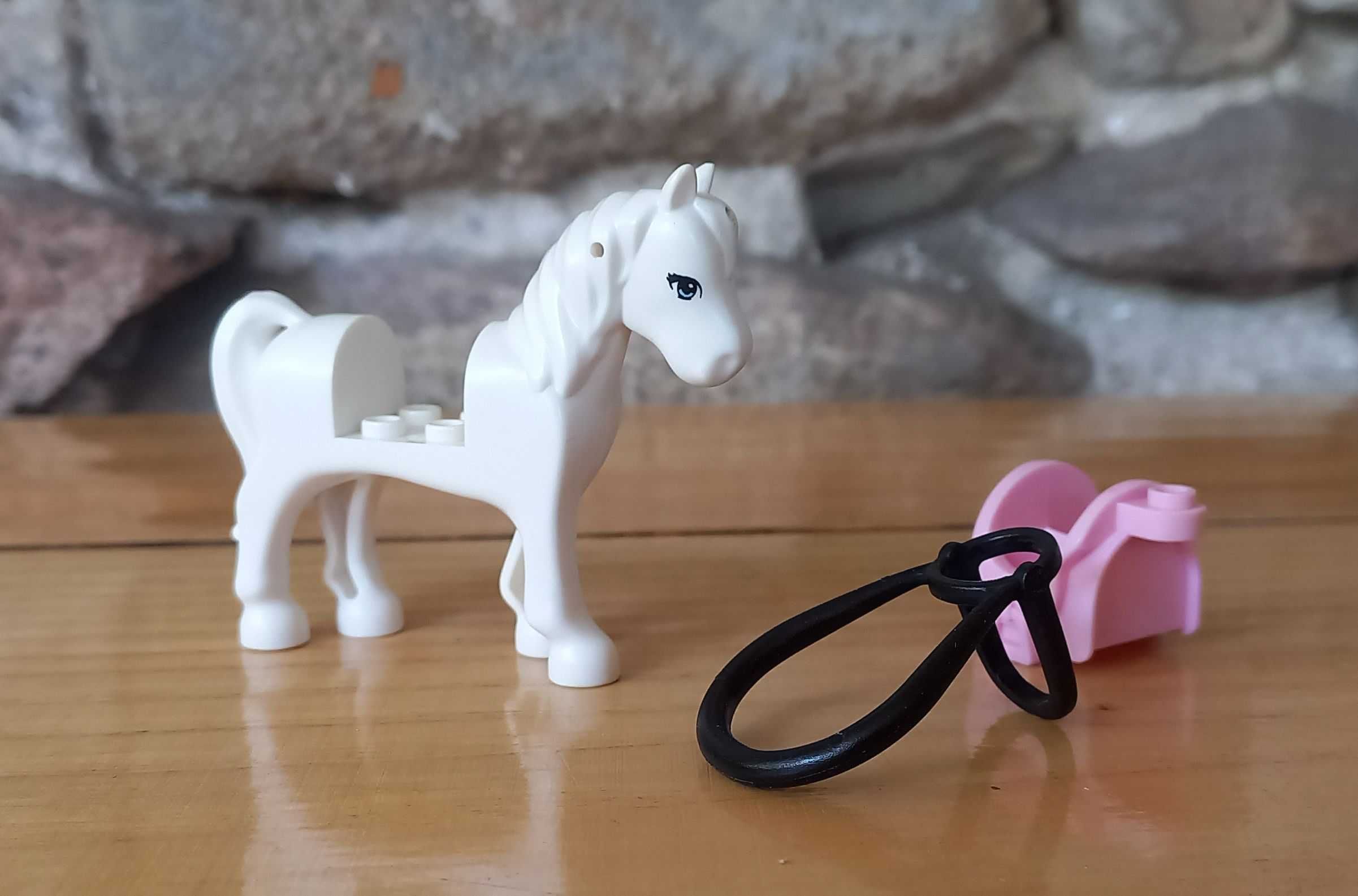 Lego Animal - Minifigurka 93083c01pb02 - Koń + Siodło + Uzda