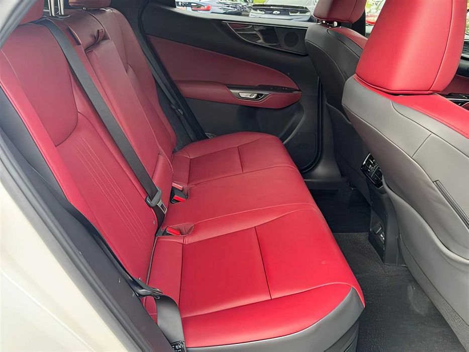 Lexus NX      2022