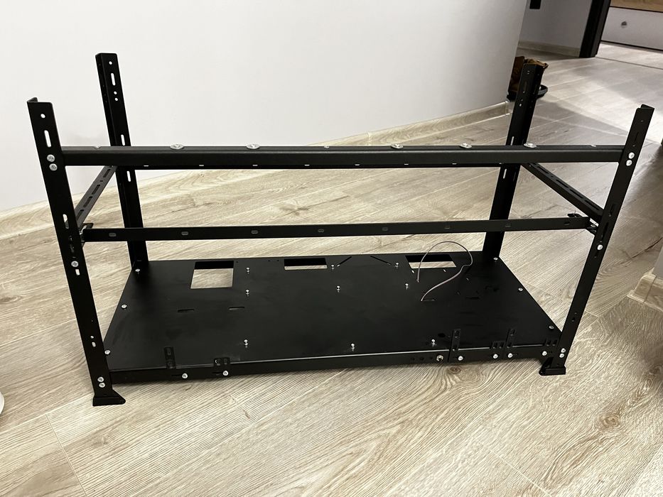 Stelaż Koparki Kryptowalut Obudowa 8GPU 6PSU MC8B