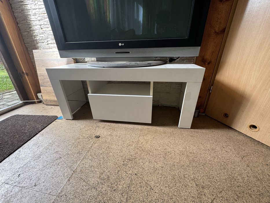 Biala szafka pod telewizor