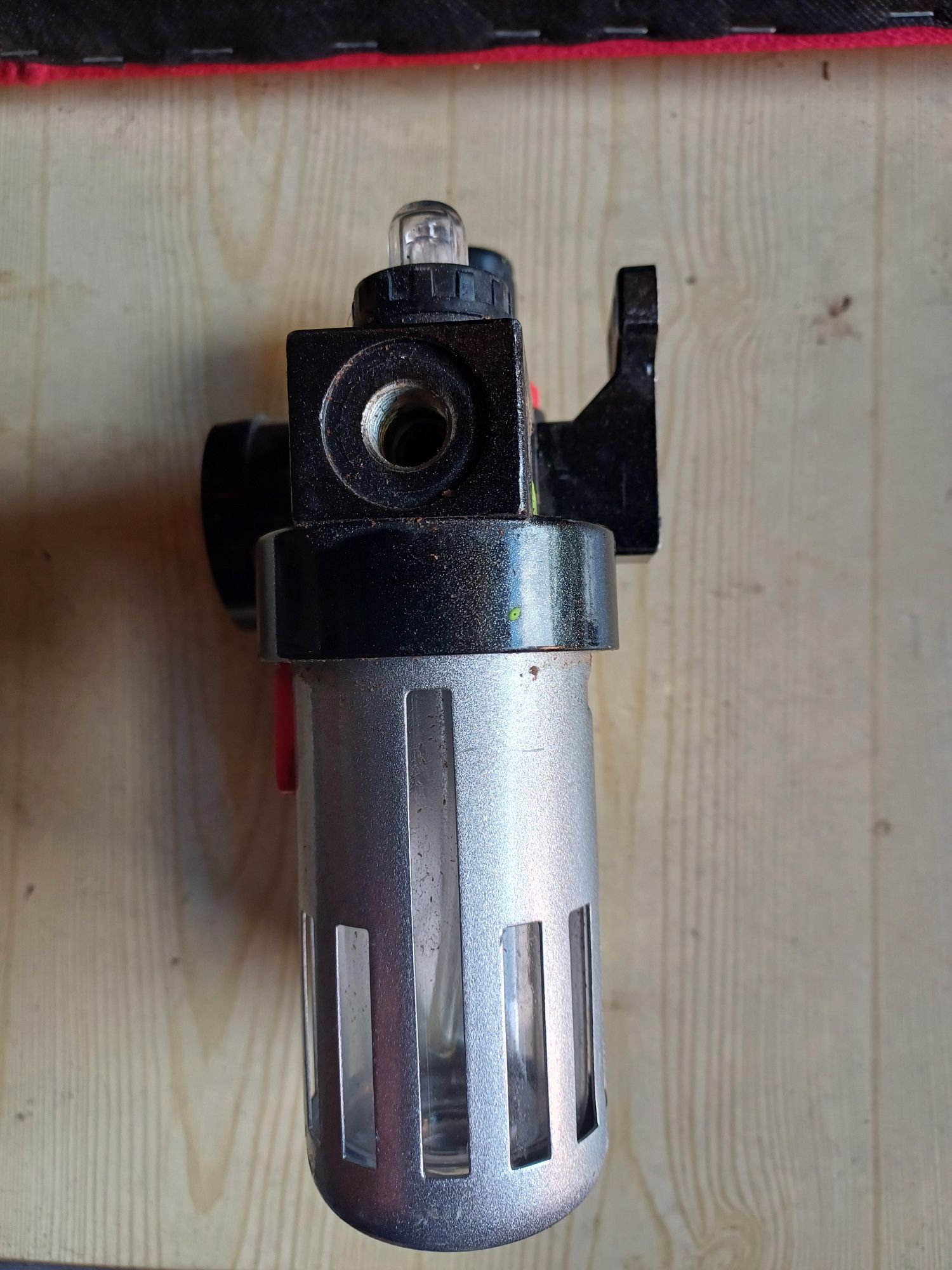 FILTR Regulator ciśnienia z manometrem