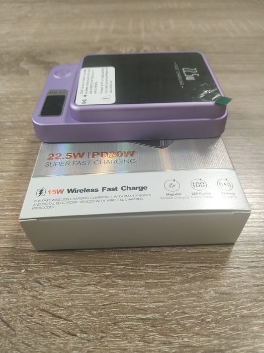 Беспроводной Powerbank  с быстрой зарядкой 10000мАч для iPhone.