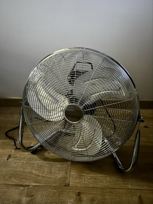 Duzy wiatrak / wentylaror podłogowy