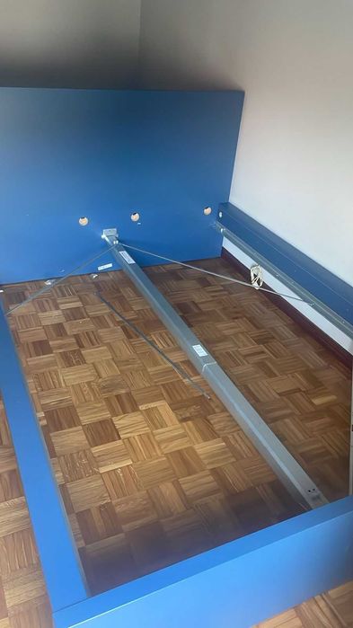 Cama usada em boas condições