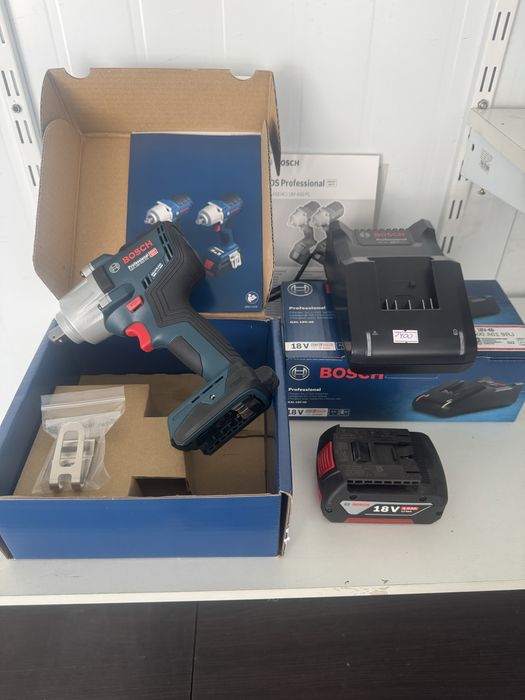 Набір  ударний гайковерт Bosch GDS 18V-450PC + 5.0 Am акум +зп