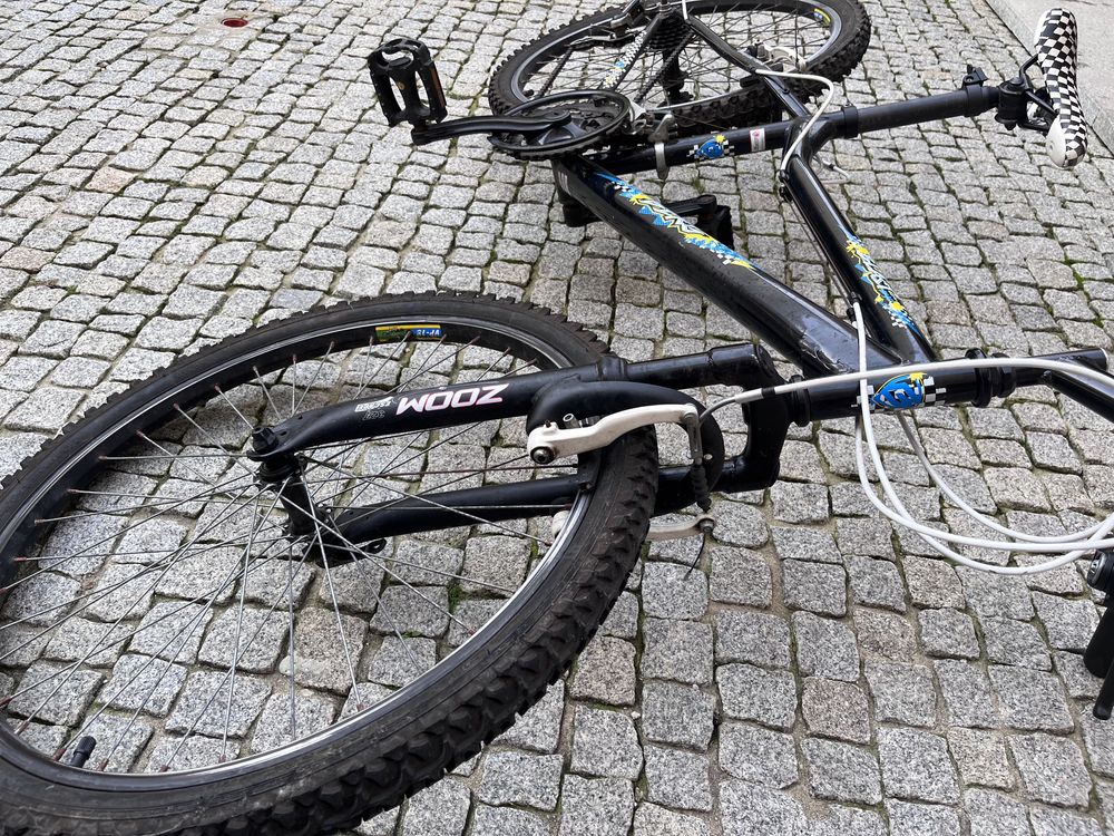 Bicicleta BERG com mudanças e supensão à frente usada