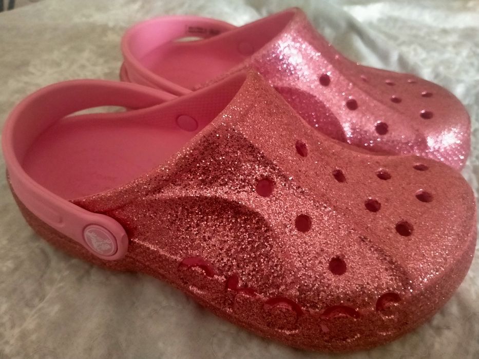Crocs klapki różowe brokatowe J3