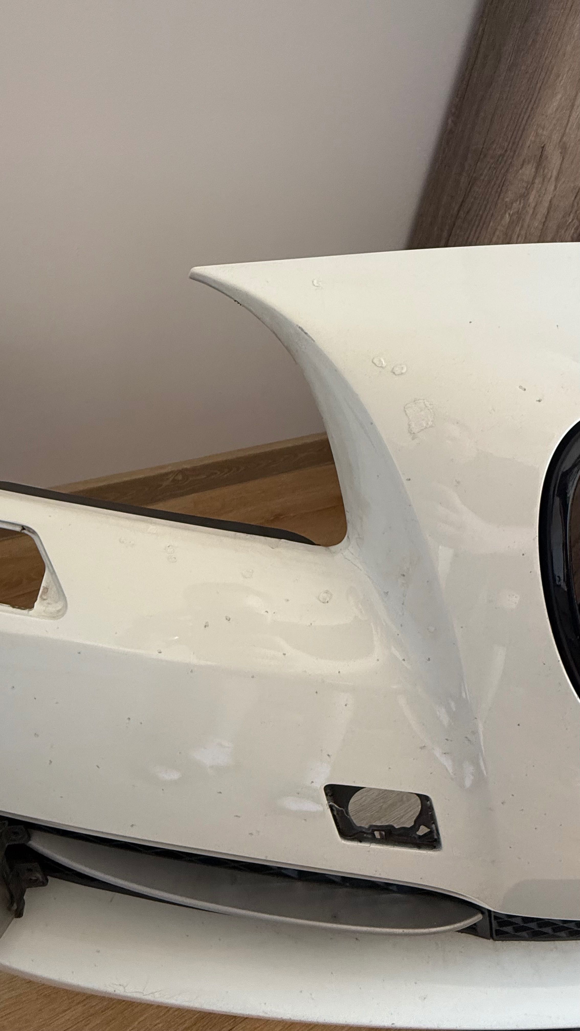 BMW F10 - Zderzak przedni z halogenami i nerkami - komplet