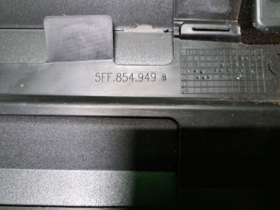 *Listwa drzwi lewy tył Cupra Formentor Bardzo ładna