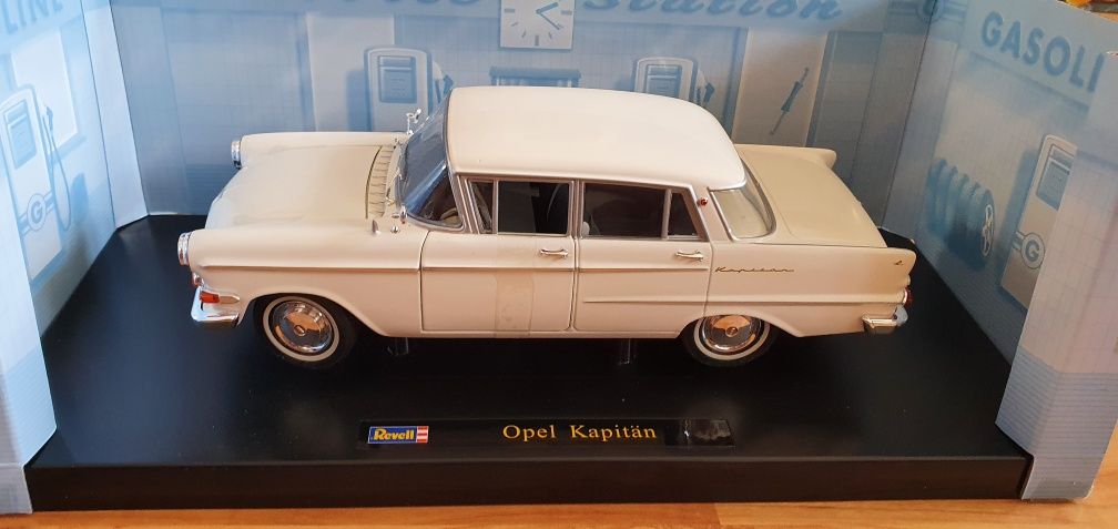 1:18 Revell Opel Kapitan nowy (biały)