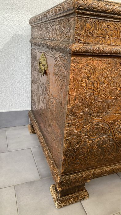 Arca de madeira antiga