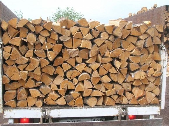 У нас можно купить колотые дубовые дрова