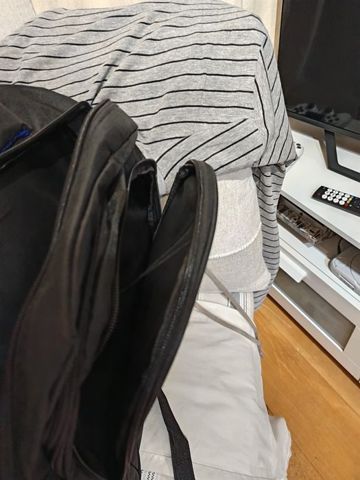 Vendo a mochila preta e azul bom estado