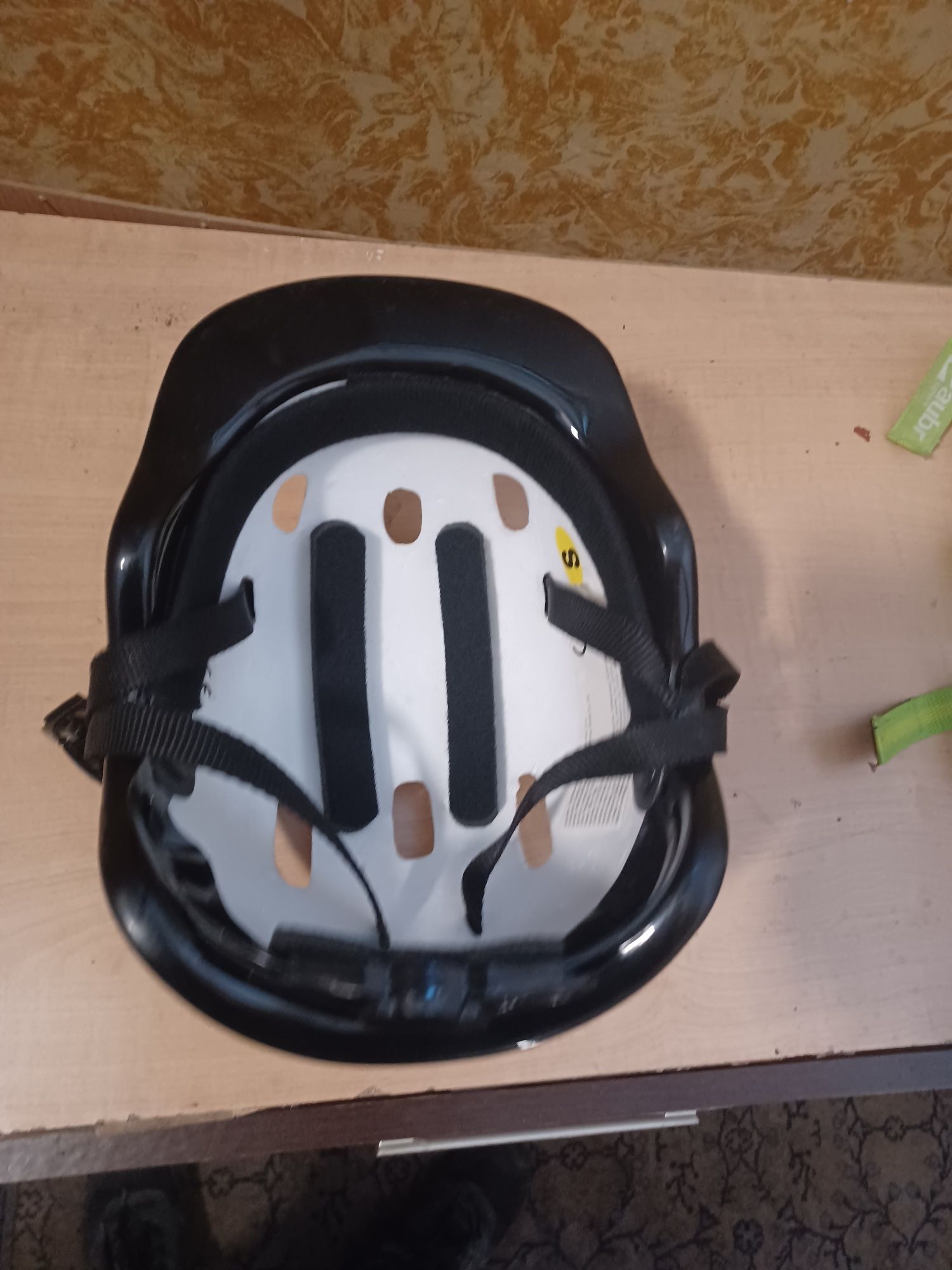 ochraniacze na rolki rozmiar M/L plus plecak,kask regulowany do 52 cm