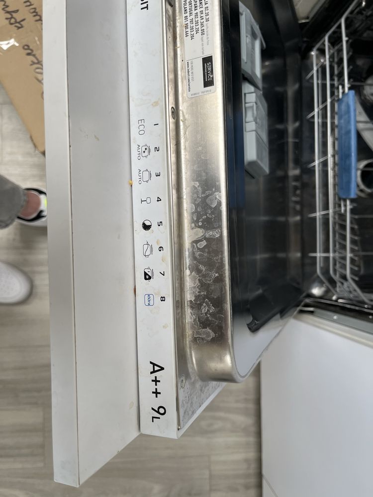 Продам встроенную посудомоечную машину Indesit DIFP 28T9 A