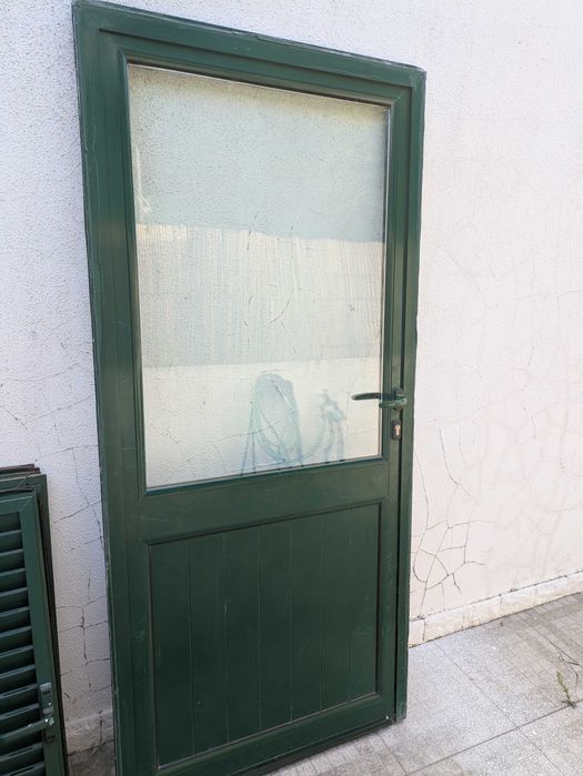 Porta em aluminio com aro