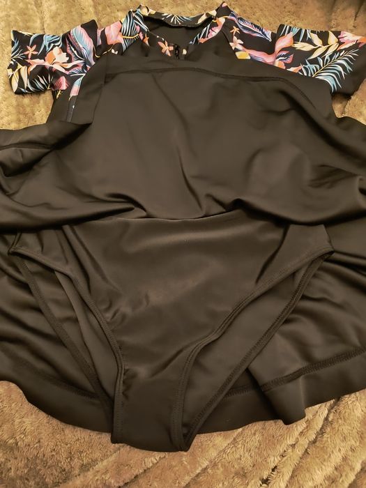 Stroje kąpielowe nowe 9-10 lat