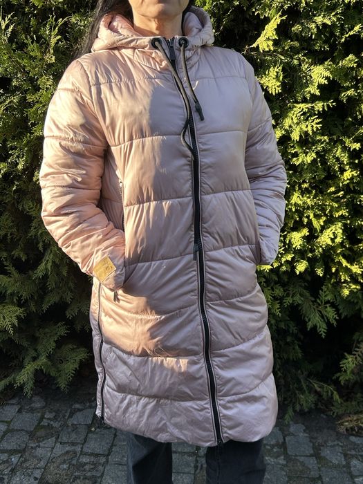 Жіночій рожевий пуховик