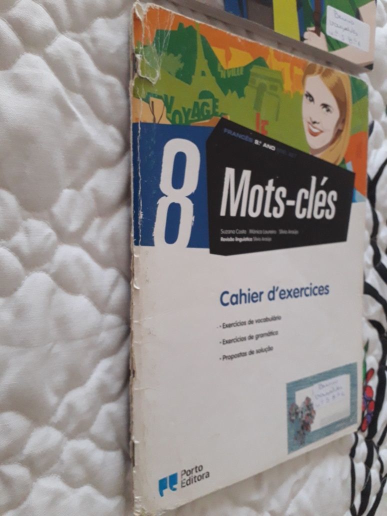 Mots-clés 8 - manual e caderno de exercícios de francês do 8 ano