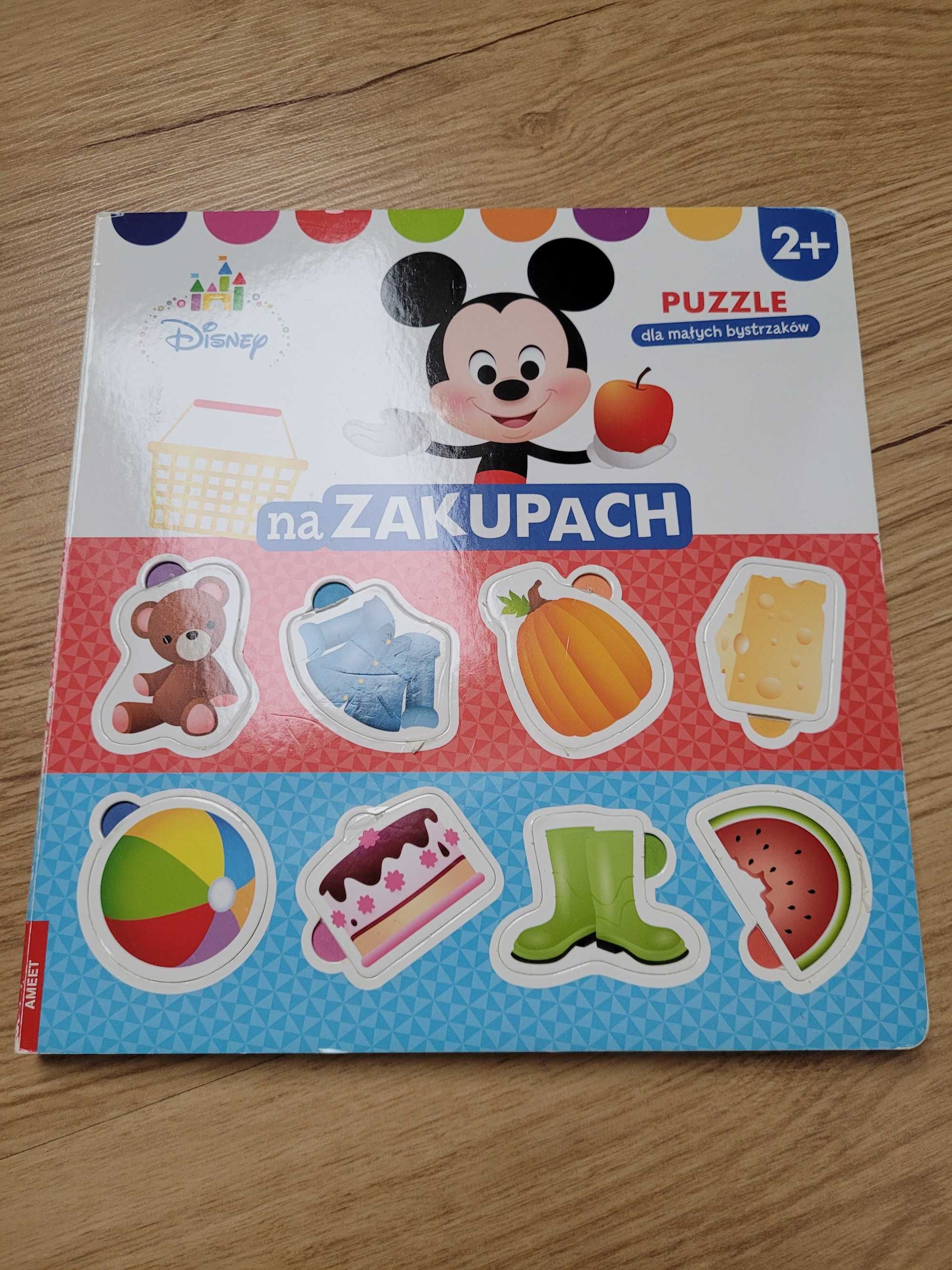 Książka z wyjmowanymi puzzlami.