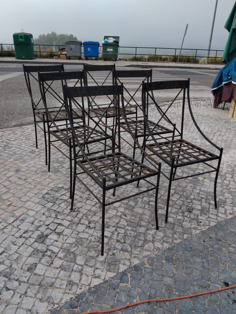 Cadeiras de jardim em ferro