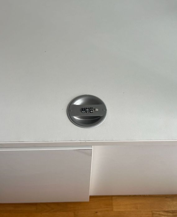 Armário escritório, portas deslizantes e fecho com segurança