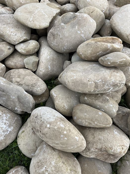 Валун, камінь річковий