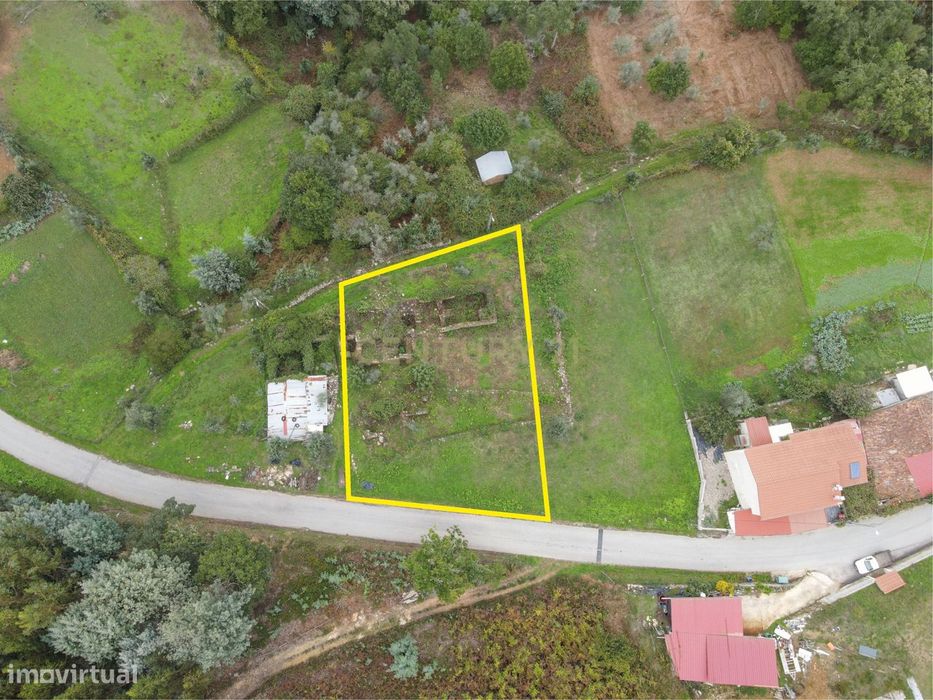 Terreno urbano com projeto aprovado situado em Peão, Góis.