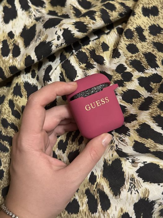 Новий чохол кейс guess на навушники airpods