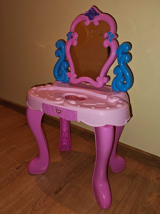 Toaletka dla dziewczynki