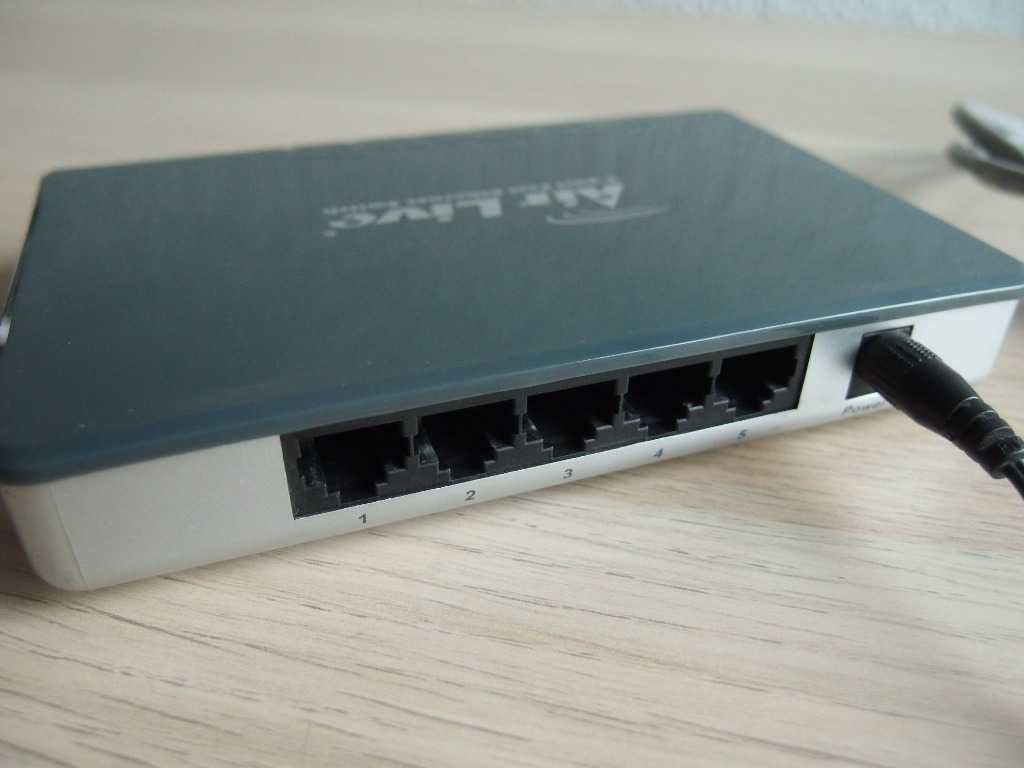 Switch 5 port AIR LIVE Live FSH5PS 10/100Mbps airlive