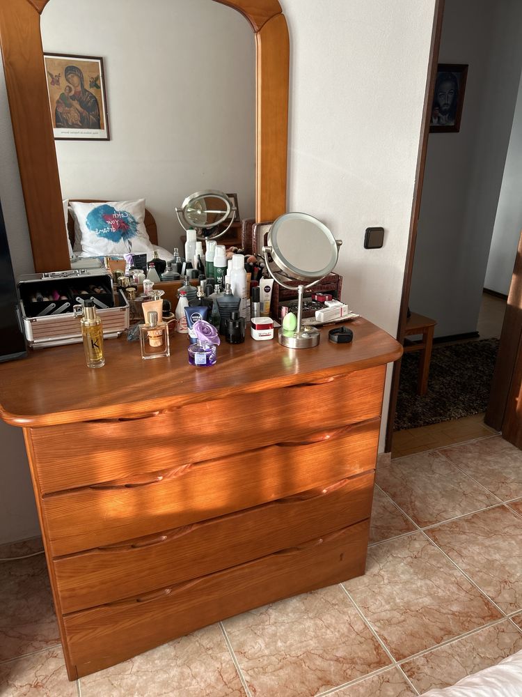 Quarto completo com alguns anos com pouco uso