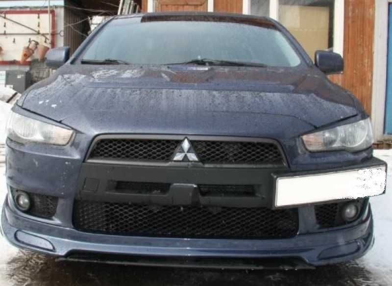 Накладка ноздри в передний бампер с сеткой Mitsubishi Lancer X 2007