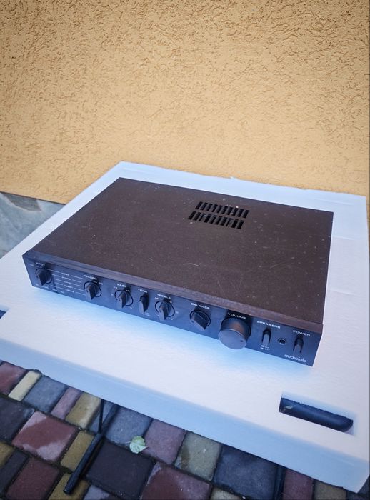 Audiolab 8000A інтегрований підсилювач