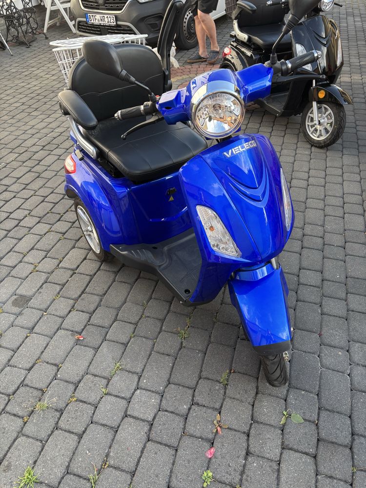 Trzykolowy elektryczny wozek dla osob starszych