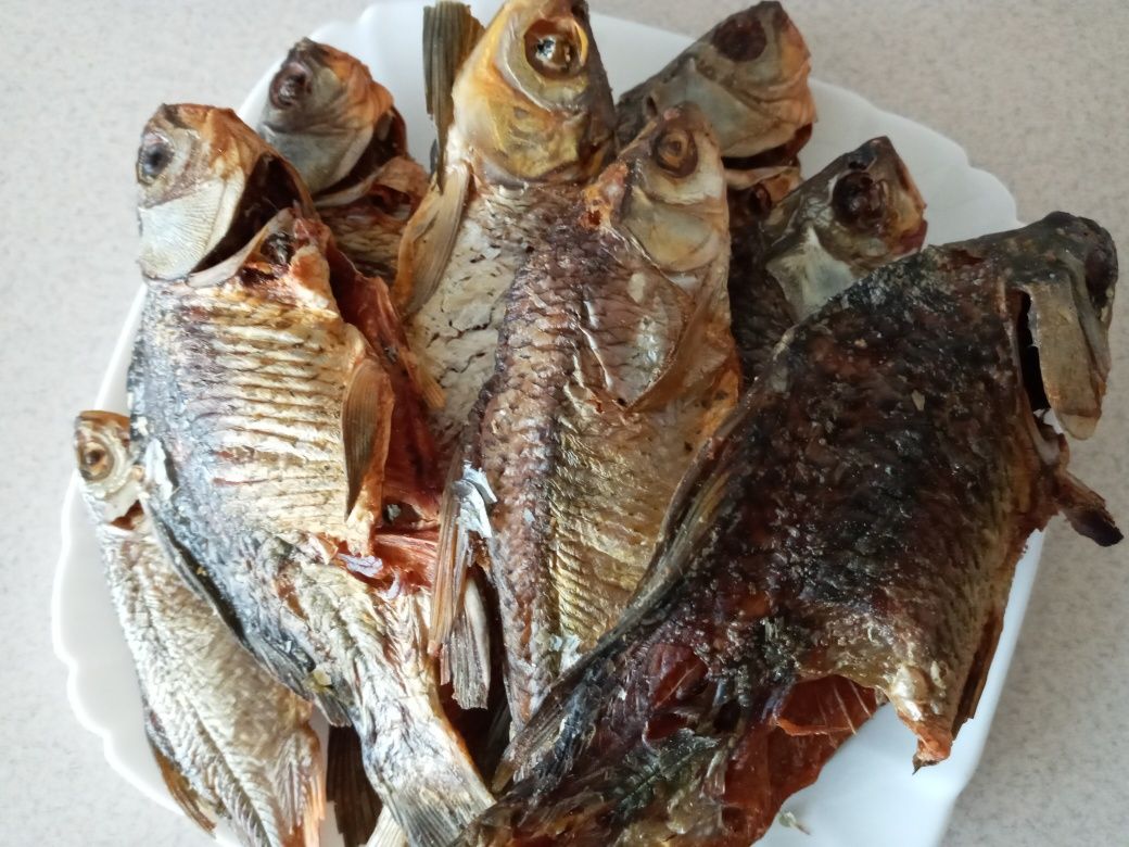 Риба з печі хрустка(карась, лящ) печена на соломі